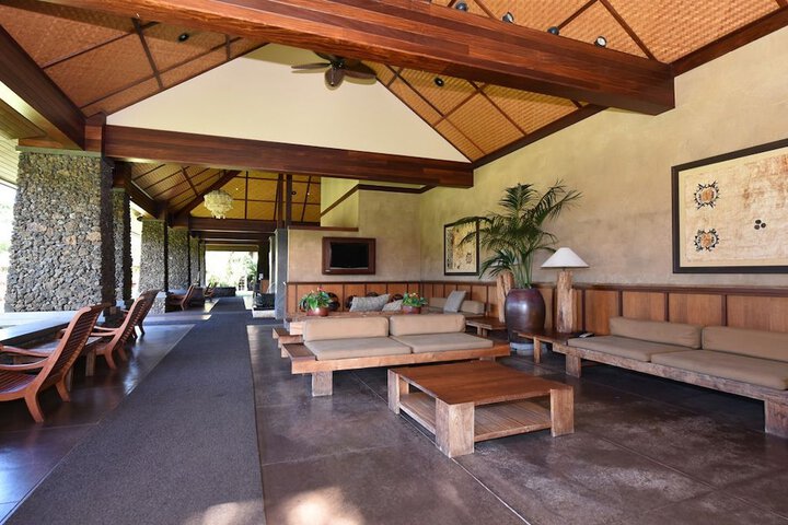 Aina Nalu G102 by RedAwning in Lahaina, HI