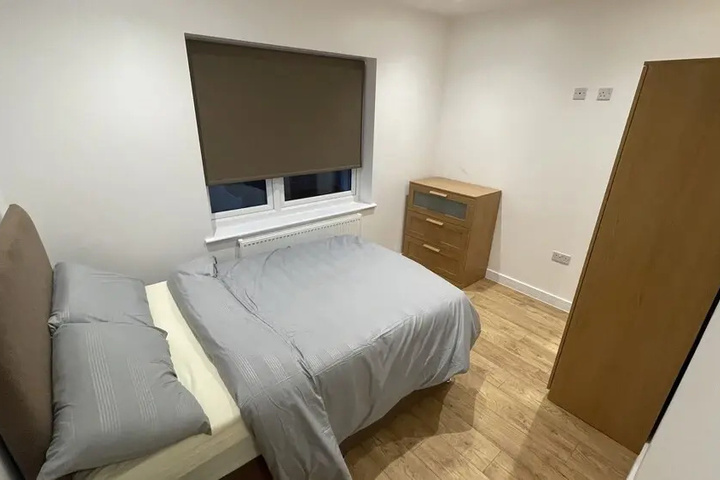 Room 4 of 18