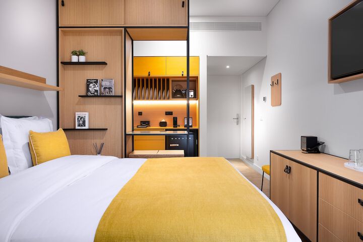 Room 12 of 84