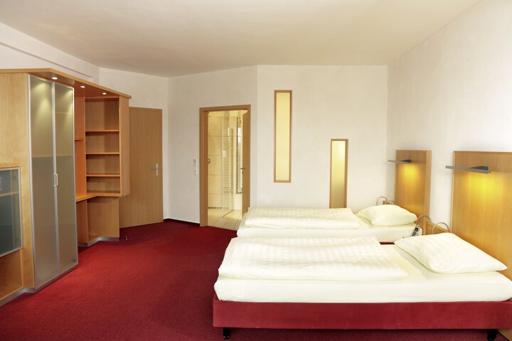 Room 42 of 130