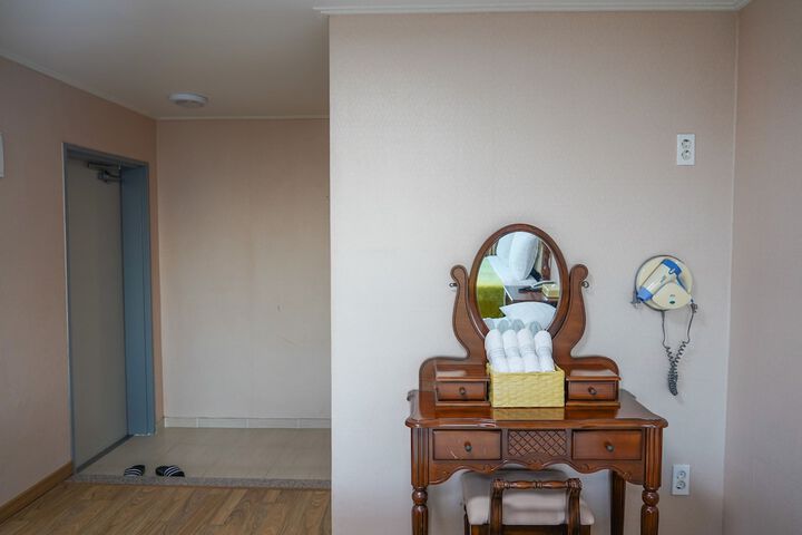 Room 12 of 22