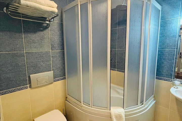 Room 41 of 68