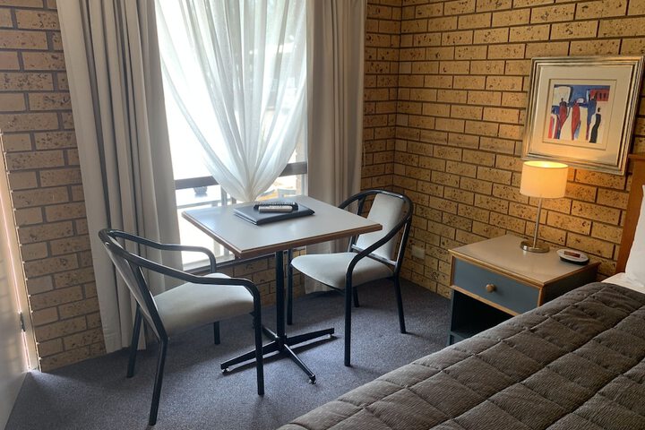 Room 2 of 60