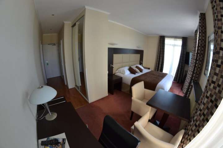 Room 17 of 41