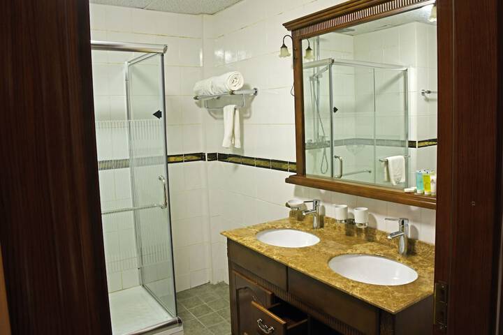 Room 32 of 53