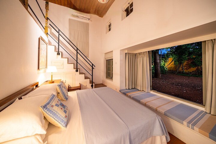Room 3 of 44
