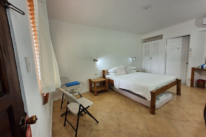 Room 5 of 42