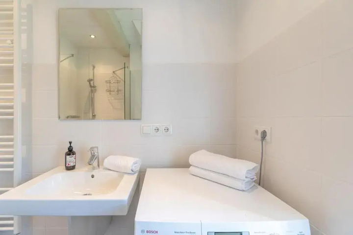 Room 7 of 19