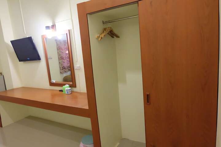 Room 7 of 16