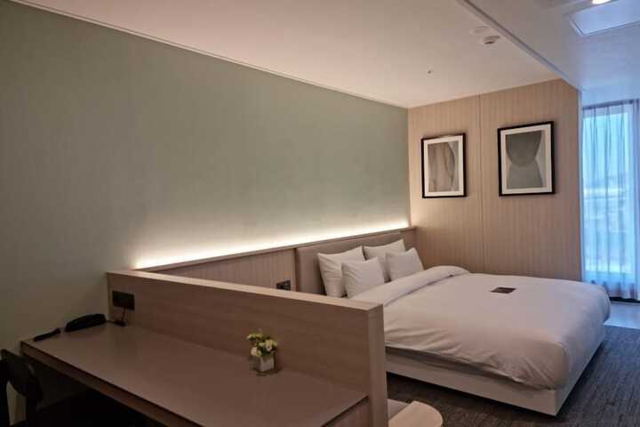 Room 105 of 219