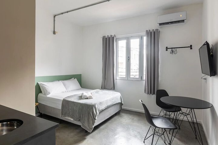Room 4 of 64