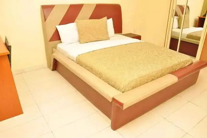 Room 3 of 7