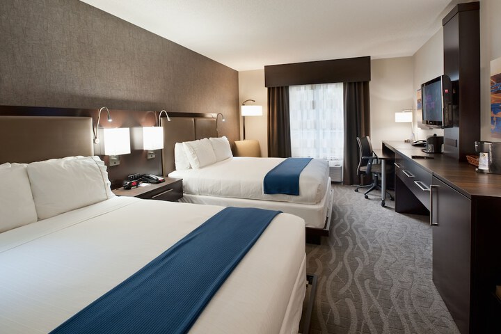 1 Queen Bed (4 of 6)
