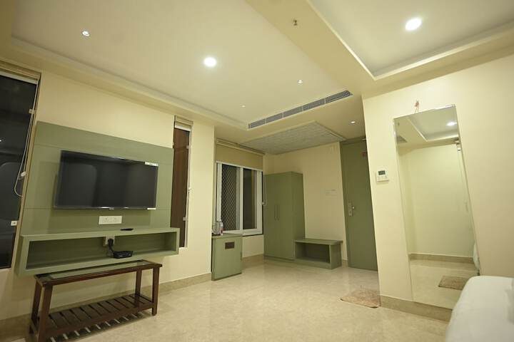 Room 13 of 35
