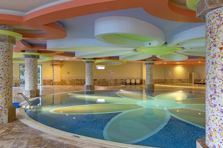 Pool 125 of 254
