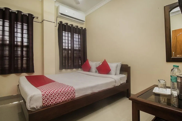 Room 4 of 10