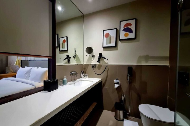 Room 28 of 59