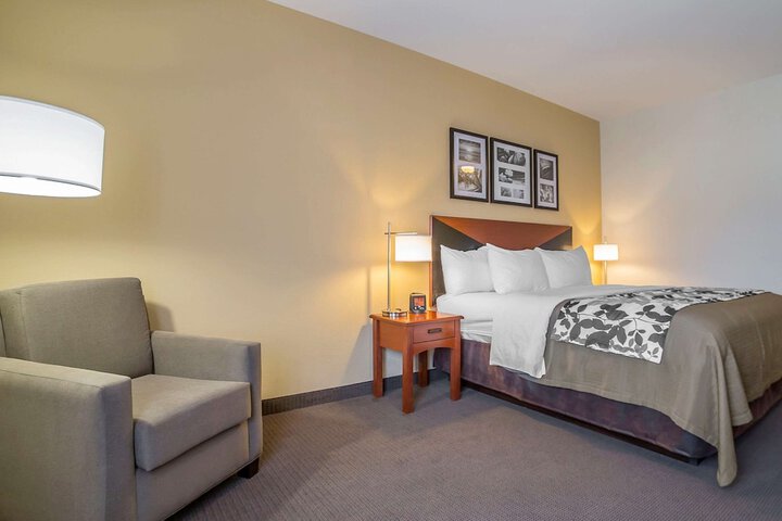 Room 13 of 33