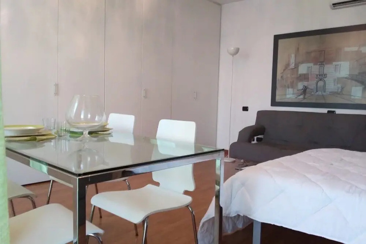 Room 4 of 12