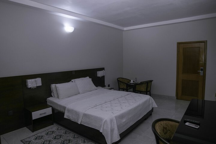 Room 36 of 230