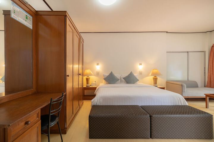 Room 27 of 159