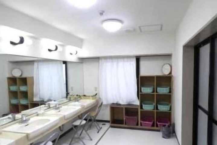 Room 13 of 28