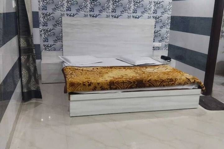 Hotel Shri Radha Niwas
