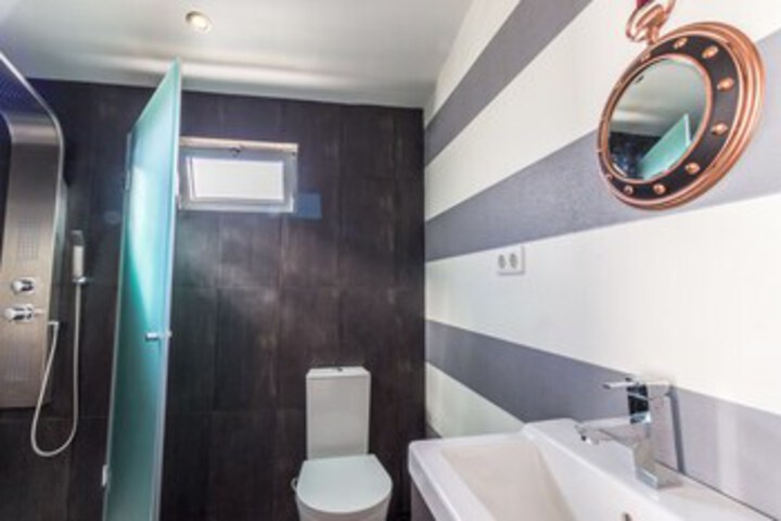 Room 3 of 25