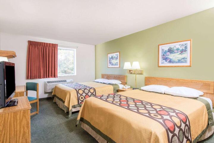 1 Queen Bed (4 of 20)