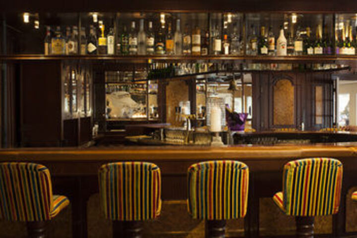 Lounge 35 of 67