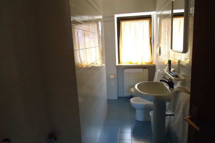 Room 13 of 37
