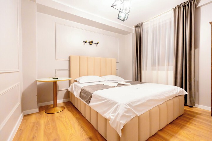 Room 10 of 29