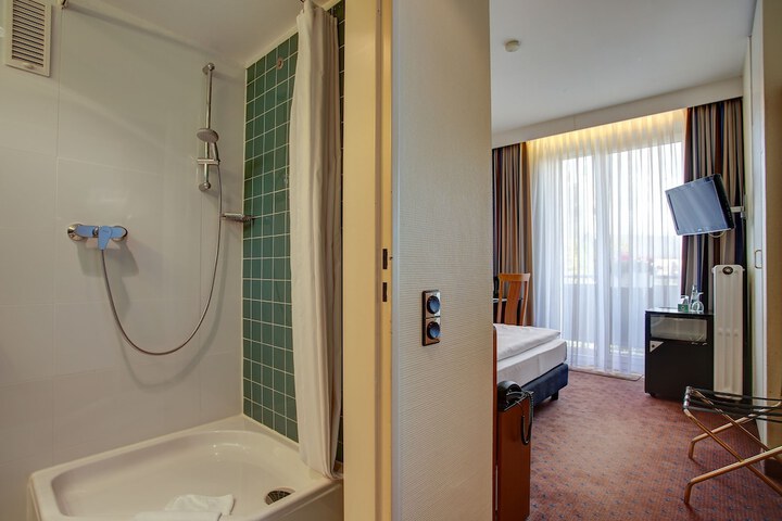 Room 29 of 84