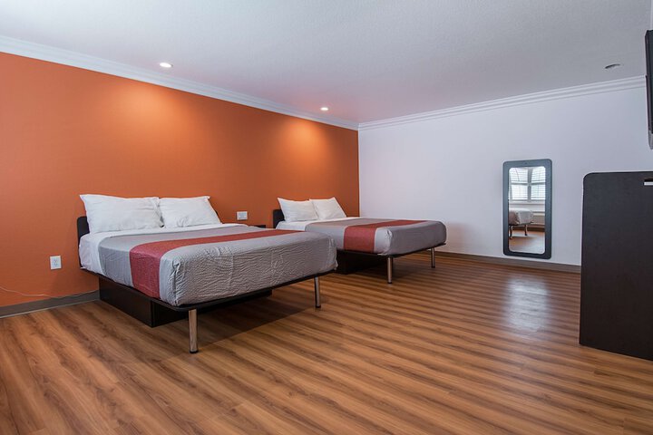 Room 18 of 34