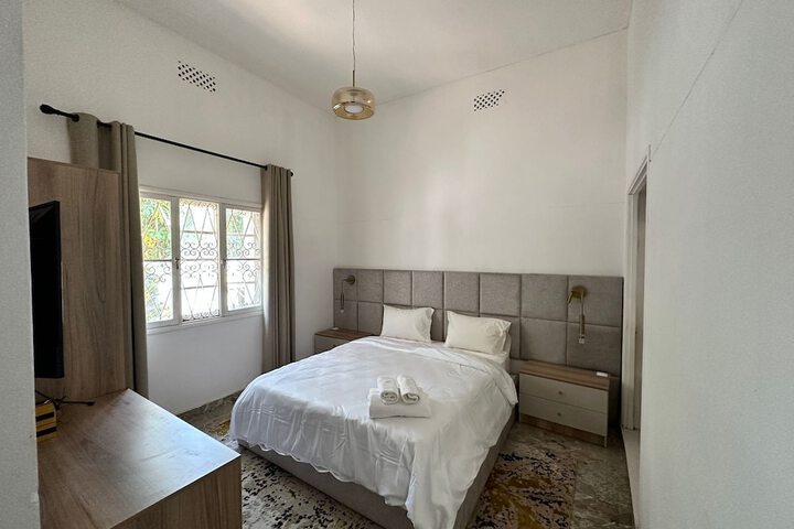 Room 6 of 9