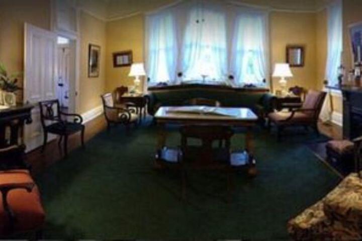 Hotel Suite Photo