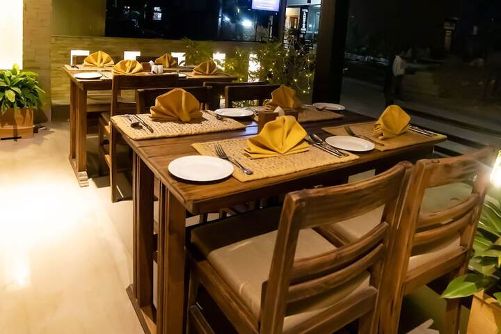 Dining 28 of 60