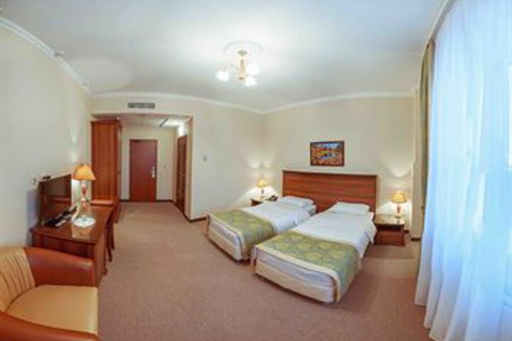 Room 8 of 27