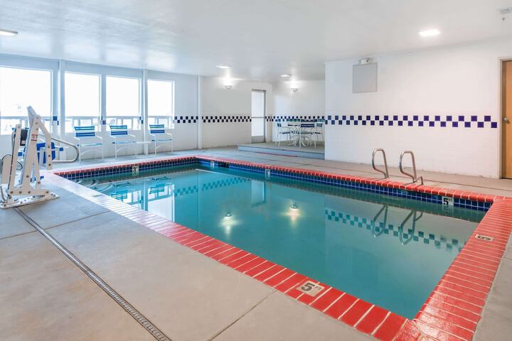 Pool 26 of 32