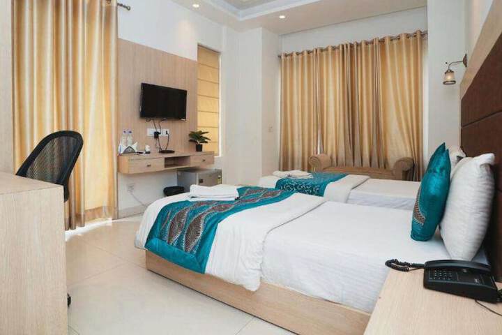 Room 4 of 7