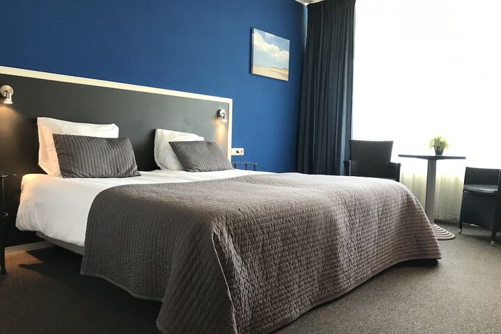 Room 6 of 50