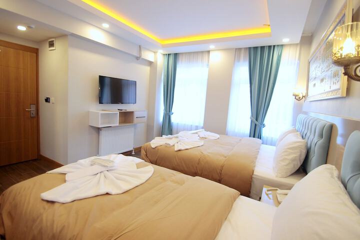Room 32 of 87