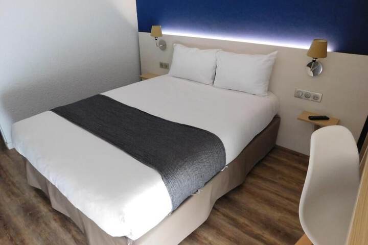 Room 15 of 33