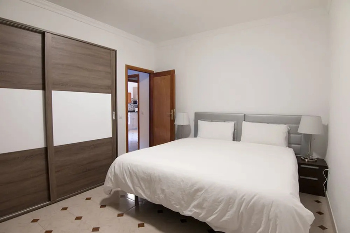 Room 4 of 16