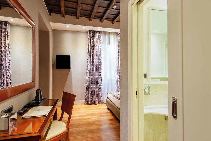 Room 53 of 157