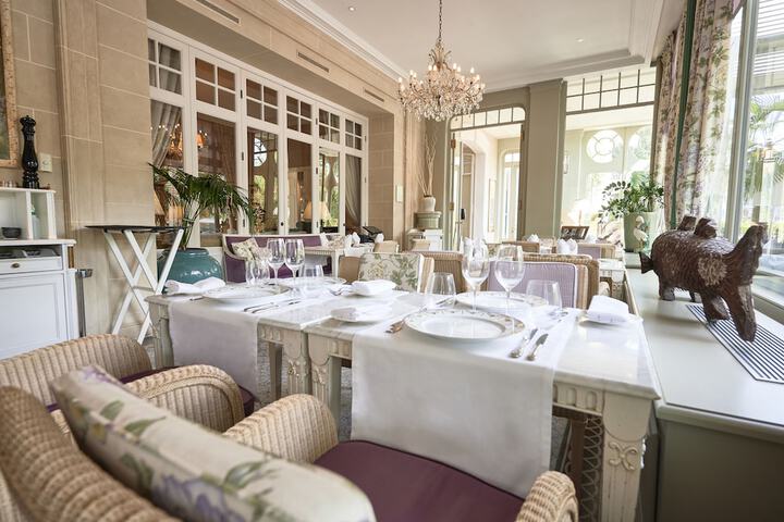 Dining 54 of 98
