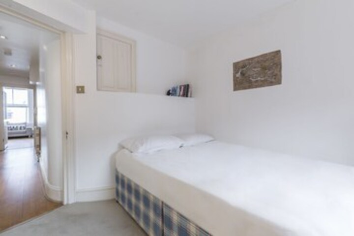 Room 34 of 40