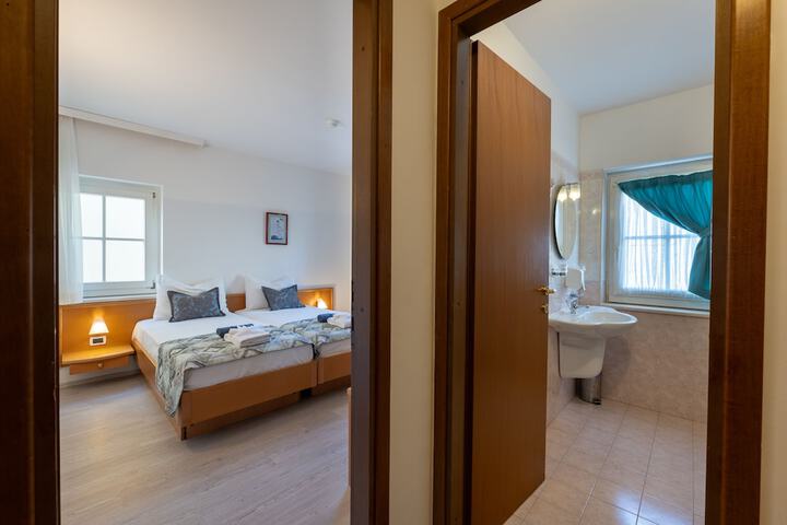 Room 42 of 56