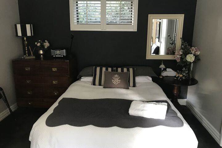 Room 6 of 32