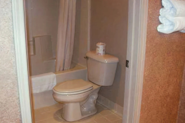 Room 7 of 12
